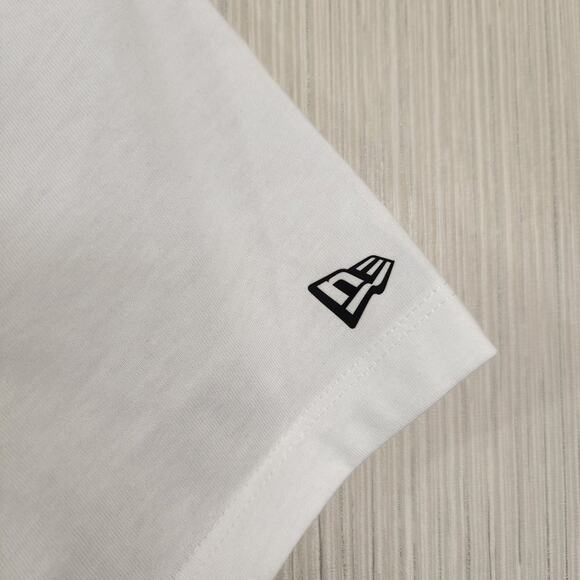 New Era Keebler elf holding a fudge striped cookie short sleeve graphic t-shirt - Picture 8 of 9